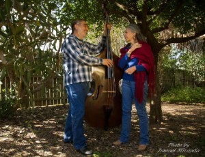 Joe and Rosa Perez www.RumboAlAnacua.com